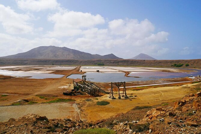 3-Hour Shark Bay and Salt Lakes in Sal Island Guided Tour - Key points at a glance
