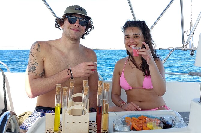 3 Hours Yacht Sailing Activity in Cabo Verde, Santa Maria - Looking for turtles, flying fish, dolphins, and whales