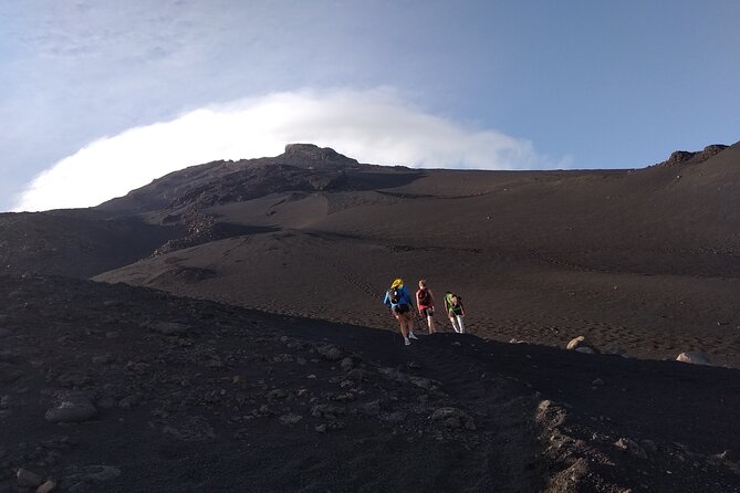 7. Ascension of VOLCAN Grand Pico to FOGO - Why the descent is easier and more enjoyable