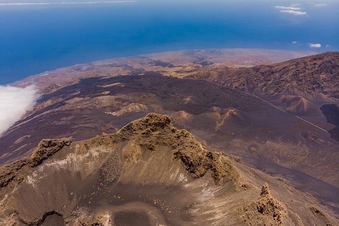 7. Ascension of VOLCAN Grand Pico to FOGO - A volcano inside a crater