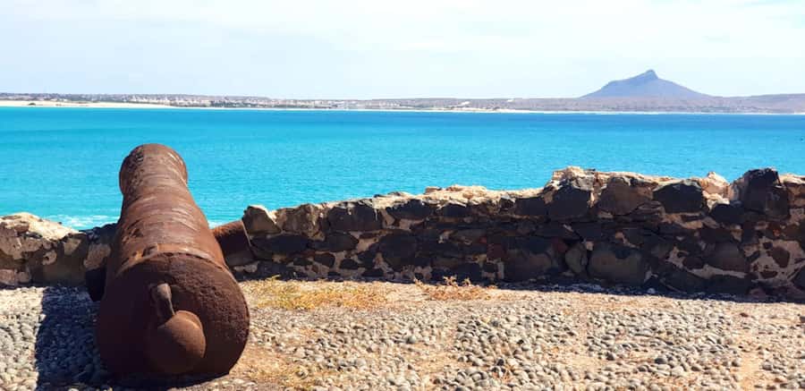 Boa Vista: Motoryacht Trip with Fishing, Snorkel, Beach BBQ - A six-and-a-half-hour day on Boa Vista’s water
