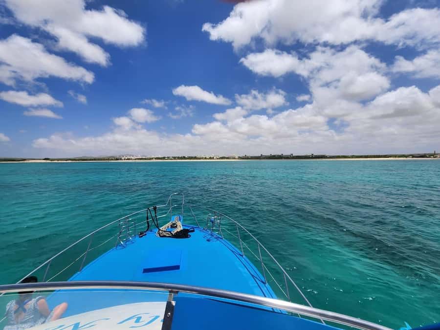 Boa Vista: Motoryacht Trip with Fishing, Snorkel, Beach BBQ - A slow turn around the Bay of Chaves