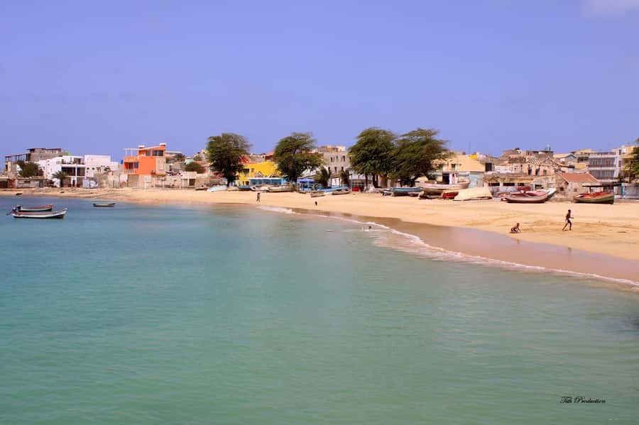 Boavista: City Tour with a Splash at Estoril Beach - Heat, walking, and the accessibility warning