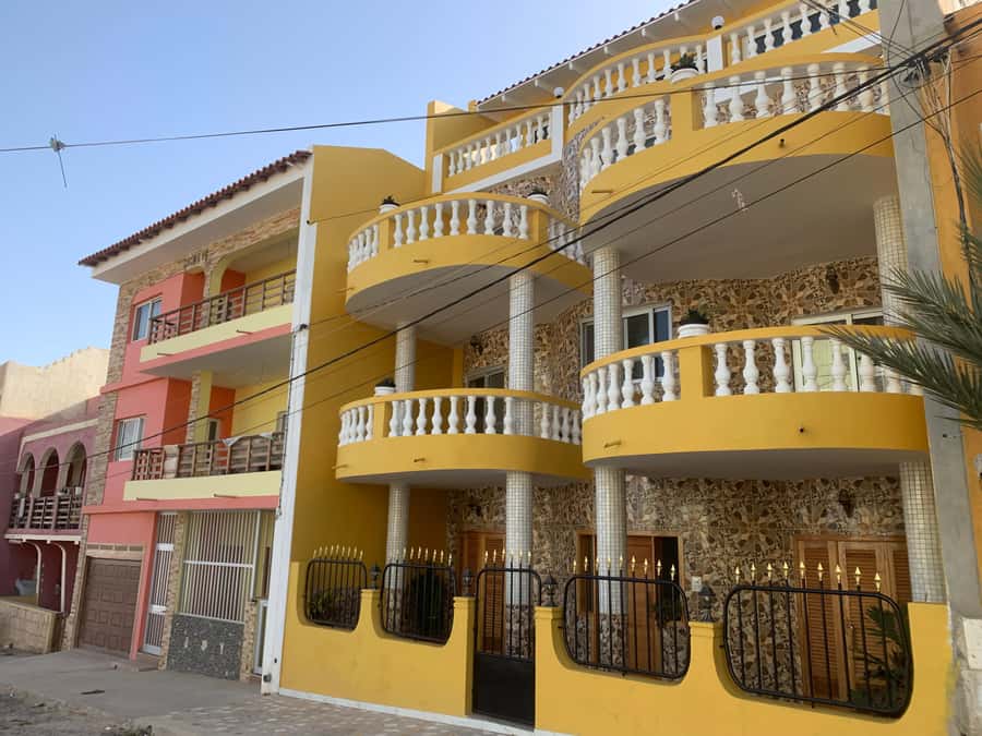 Boavista: City Tour with a Splash at Estoril Beach - Painted houses and the everyday face of Sal Rei
