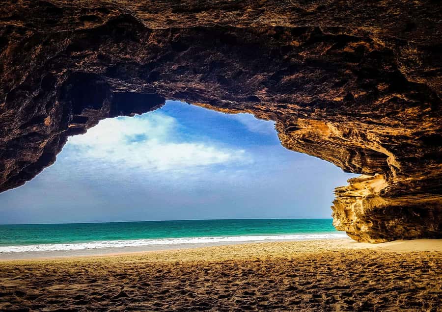 Boavista: Santa Monica beach, Varandinha cave, Sand dunes - Varandinha Cave and the rocky coast