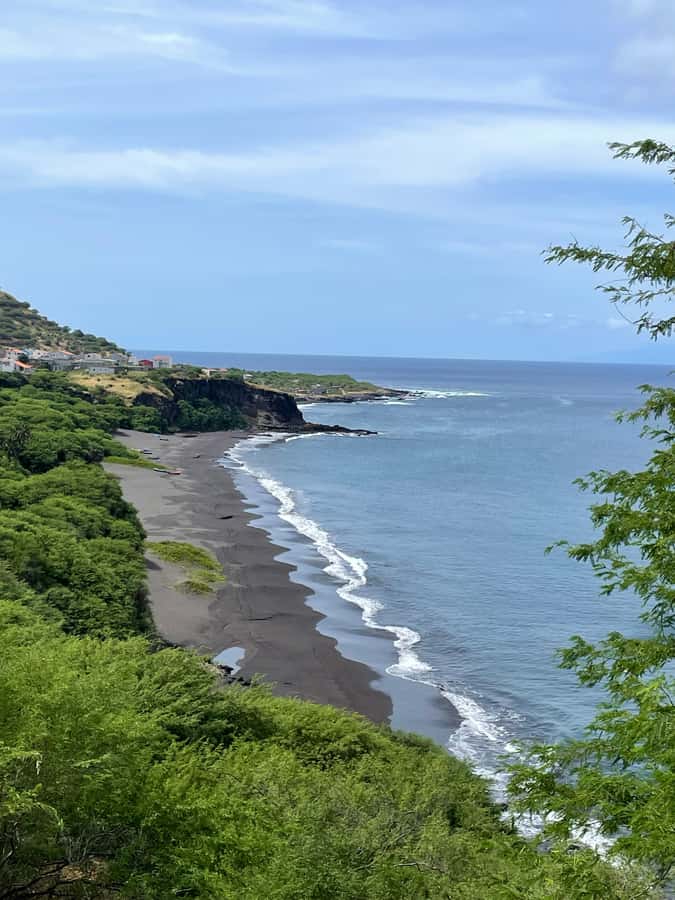 Discover the Black Sand Beach+the Natural Pool - Key points to know before you book
