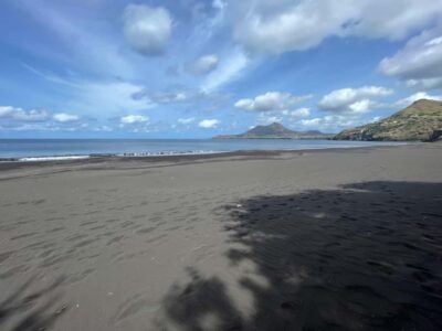 Discover the Black Sand Beach+the Natural Pool