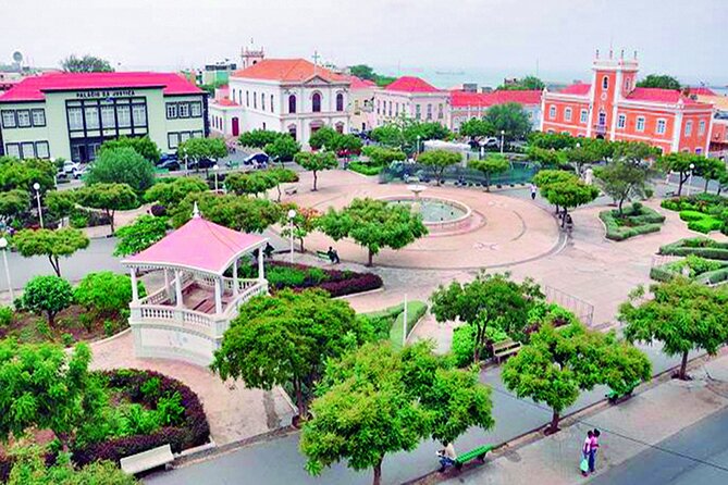Guided city Tour Praia, Highlights tour - Sucupira Market brings you into daily life