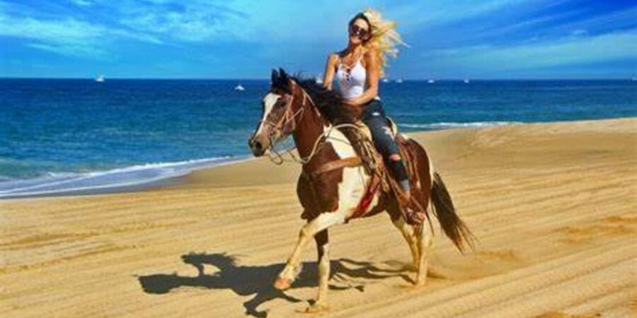 Horseback riding in Boavista for beginners - What the desert and dunes add
