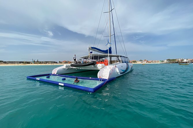 Lounge Catamaran SODADE Half-Day - Food, drinks, and the social atmosphere