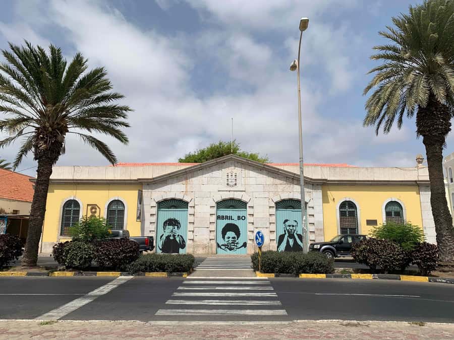 Mindelo Cultural: city tour with live music and dance class - Praça Estrela, the market hall, and the story of Cesária Évora