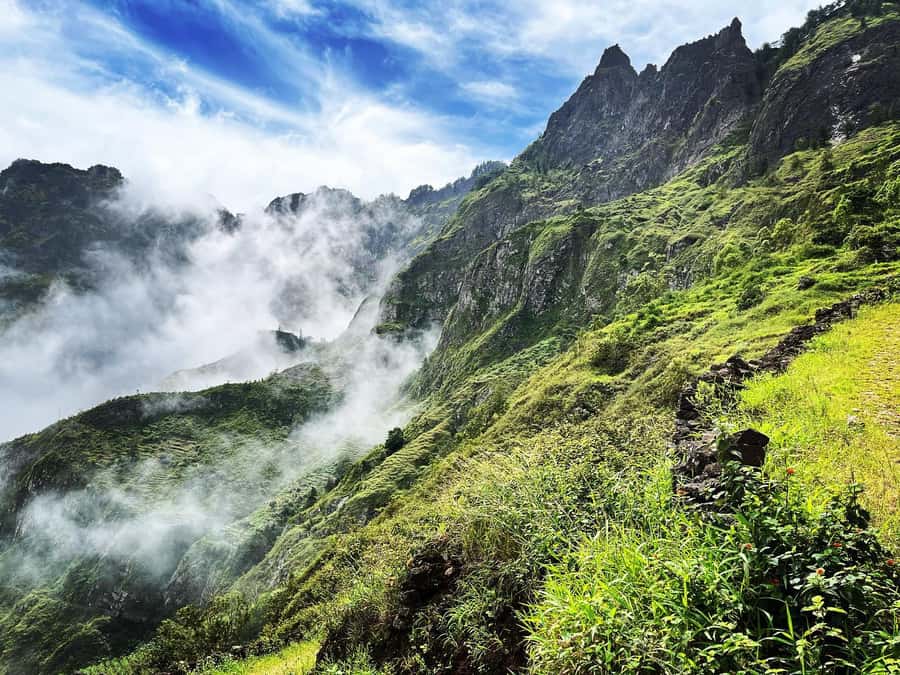 Paúl hike, the green garden - Starting with hotel pickup and a mountain route