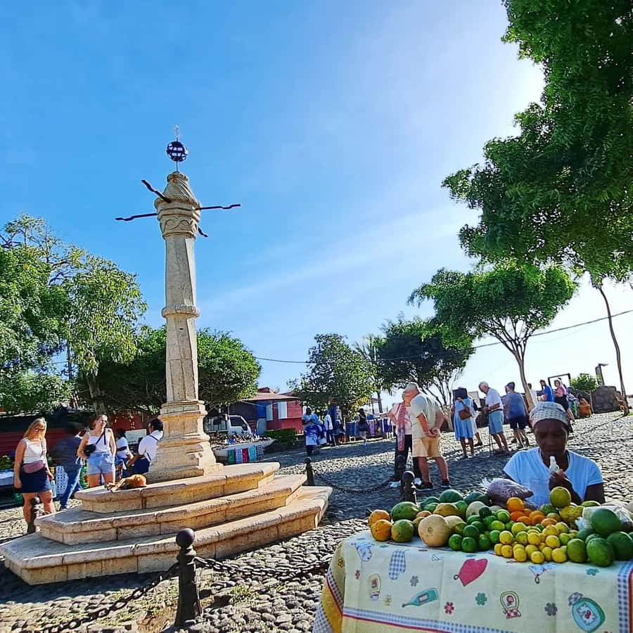 Praia & Cidade Velha: Guided City Tour - What the guide adds in Praia