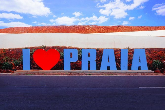 Praia: Guided Historic Walking Tour & Lunch with Locals - Reading Praia Through Plateau
