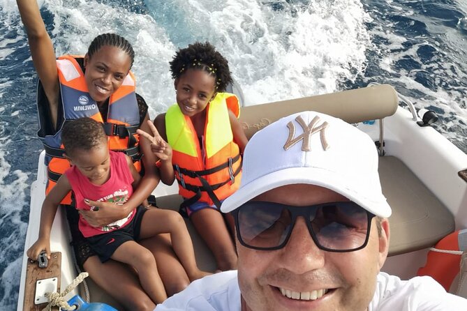 Private Boat Tour in Santa Maria - Leaving Santa Maria from the Ponton