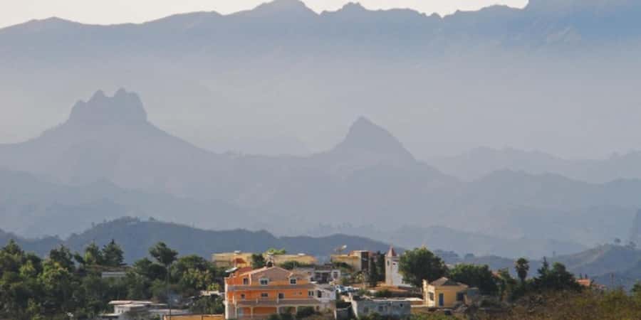 Private Hike through mountains and distant rural villages - From Praia to the high country of Rui Vaz