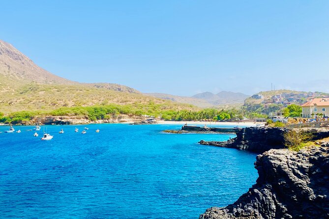 Private Tour of Santiago – Discover the Island - One long day across Santiago Island