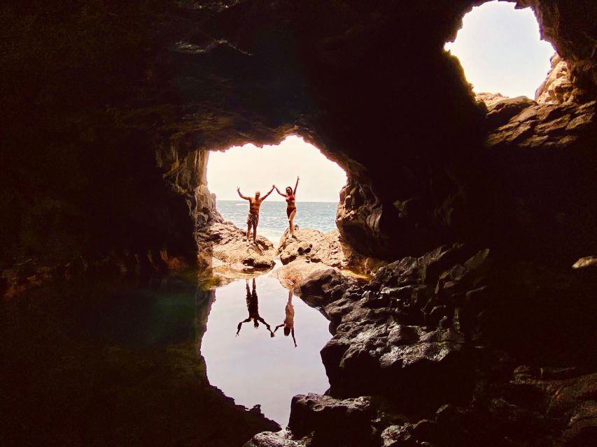 Sal: All-Inclusive Salt Lake, Blue Eye and Shark Bay Tour - The minibus, guide and road experience