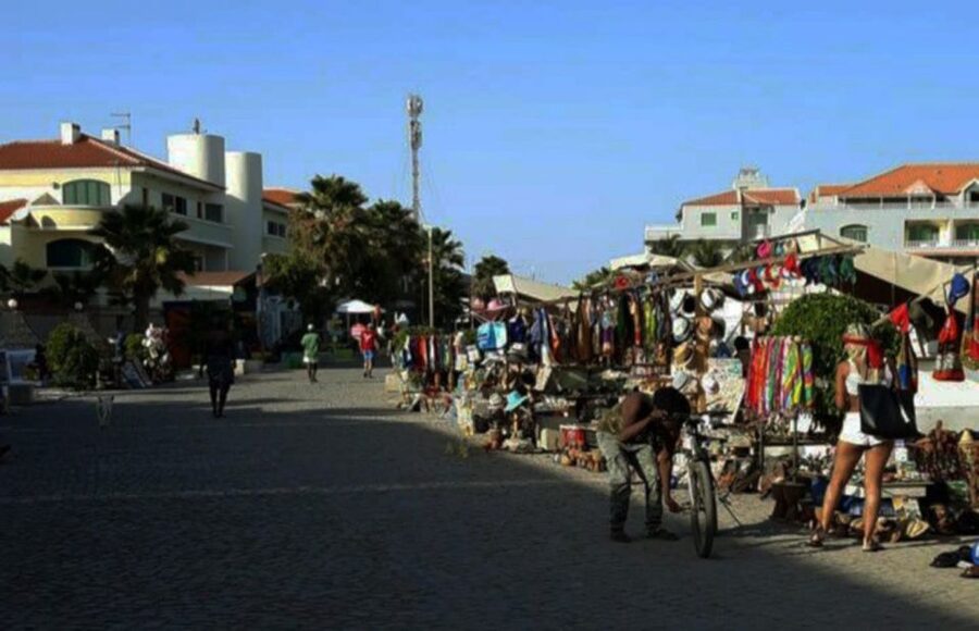 Sal island: Santa Maria city tour, street art and tapas - Starting from your hotel in Sal