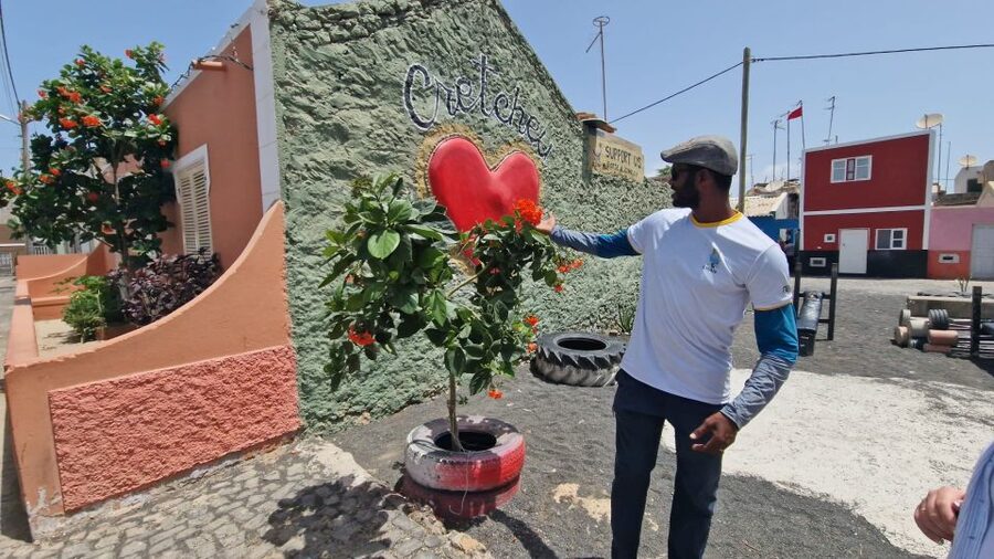 Sal island: Santa Maria city tour, street art and tapas - Finding places to eat and drink in Santa Maria