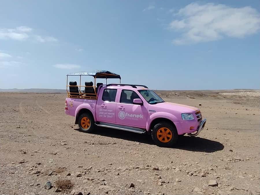 Sal: Island tour with offroad touch and creative pictures - Santa Maria and Kite Beach: starting with Sal’s familiar face