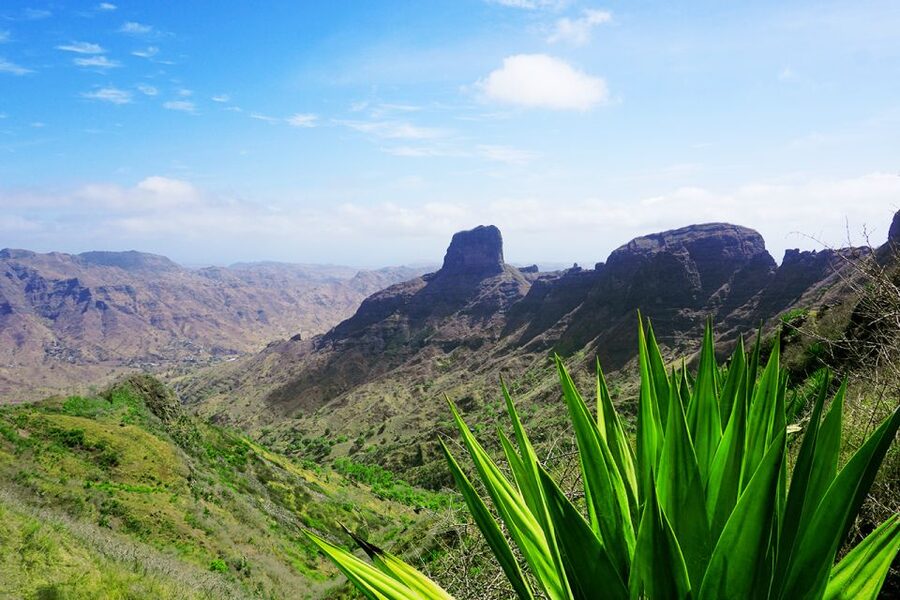 Santiago: Trek from Serra Malagueta to Rabelados Community - The long descent toward the Rabelados community