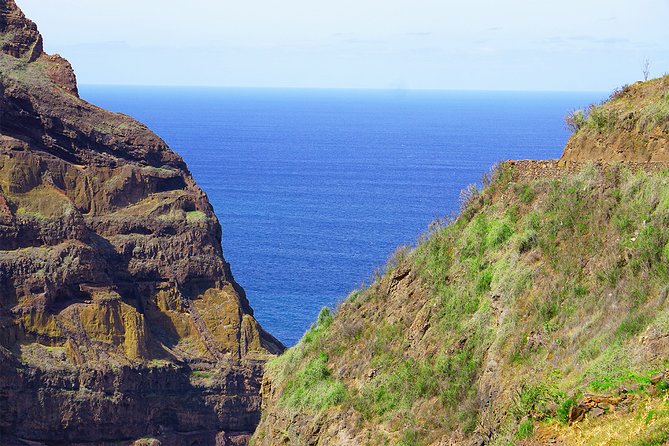 Santo Antão: Hike Ponta do Sol - Fontainhas - Cruzinha - The descent through Corvo, Formiguinhas, and Aranhas