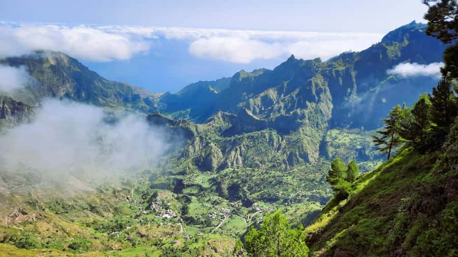 Santo Antão: Hiking Cova Volcano Crater to Ribeira Paúl - The viewpoint over Paul Valley