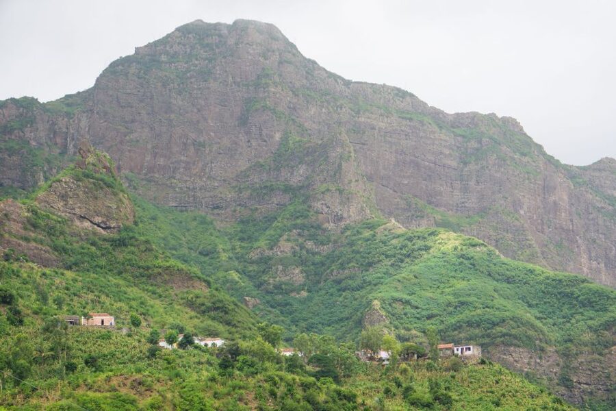 Serra Malagueta Natural Park: Hike to Gongon Valley & Lunch - The long descent through mountain villages