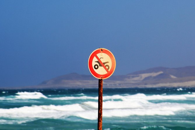 Shipwreck Cabo Santa Maria - Sal Rei gives you a quick look at island life