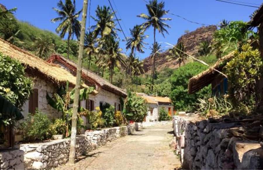 The origen of Capeverdean People - Walking through the surviving monuments